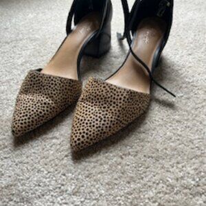 Crown Vintage black/taupe heels size 6.5 med